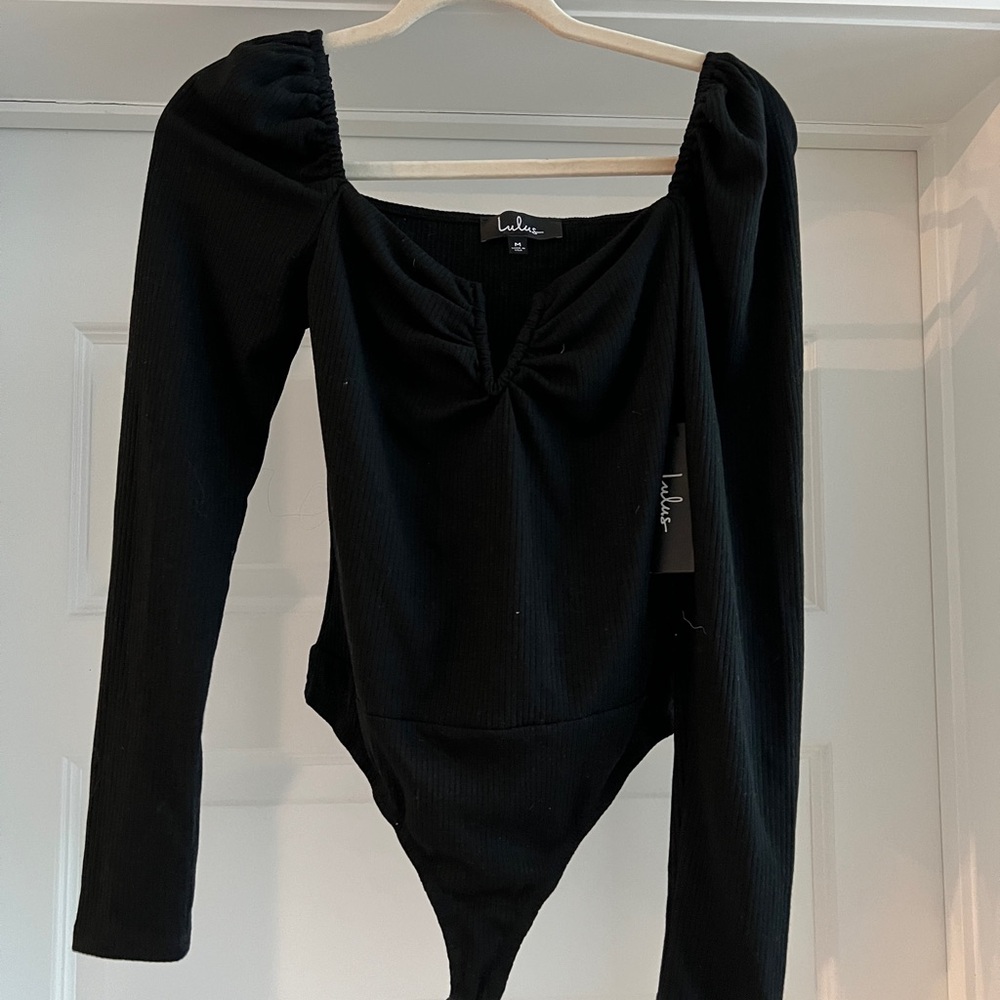 Lulu's Black Long Sleeve Bodysuit with sweetheart neckline, size medium, NWT